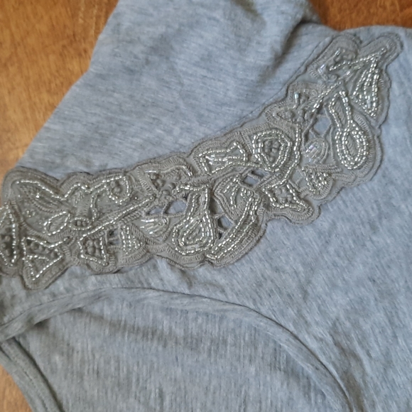 Ann Taylor Scoop Neck Beaded Tshirt Medium - Picture 4 of 4